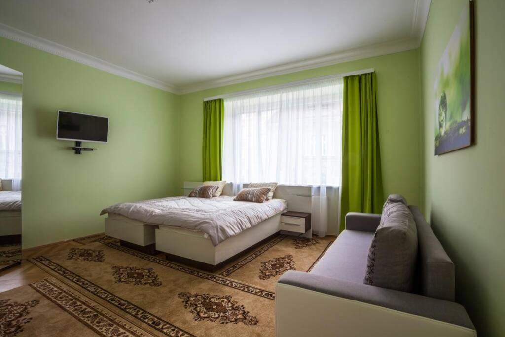 Luxury Air-Conditioned Family Apartment Spitalska Old Town Bratislava Ngoại thất bức ảnh