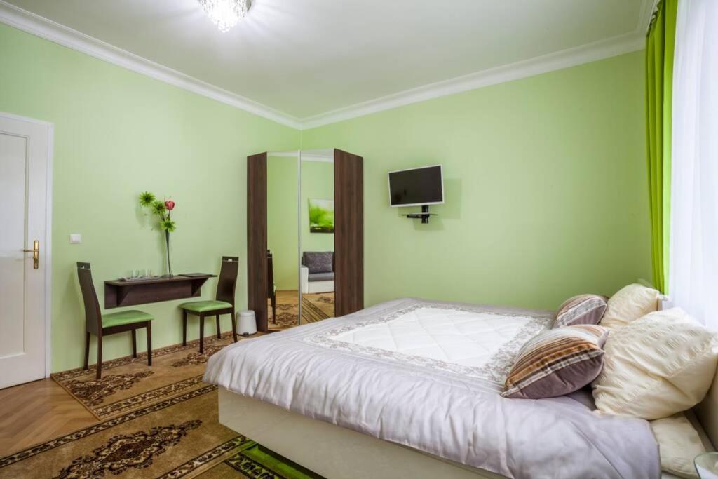 Luxury Air-Conditioned Family Apartment Spitalska Old Town Bratislava Ngoại thất bức ảnh