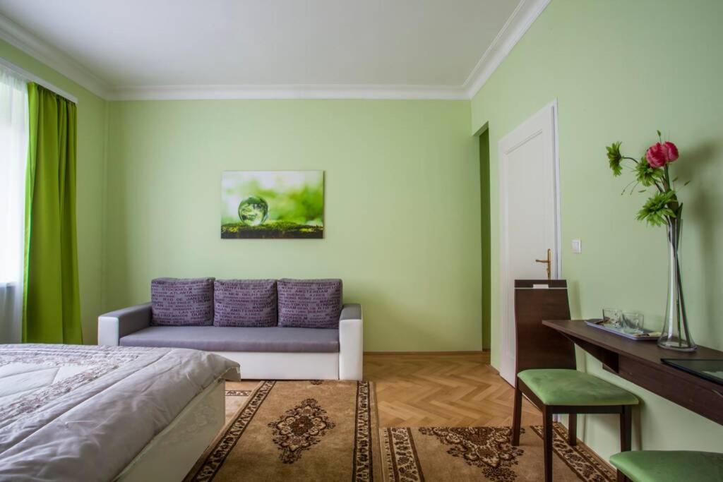 Luxury Air-Conditioned Family Apartment Spitalska Old Town Bratislava Ngoại thất bức ảnh
